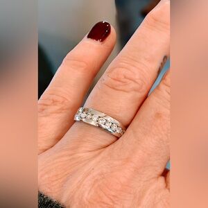 Platinum Band with 7 VS diamonds, channel set, colour E-F, size 7.5